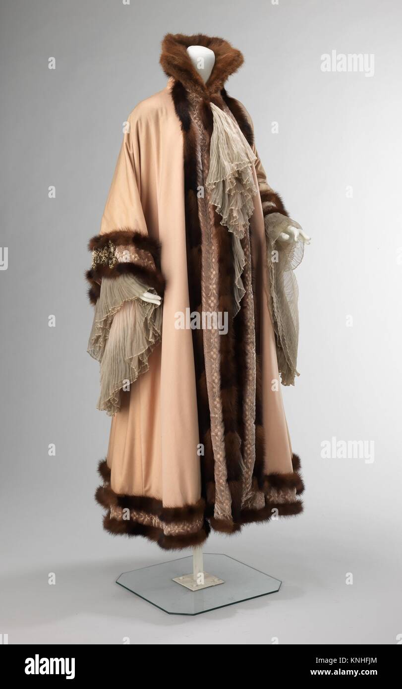 Evening coat. Designer: Jacques Doucet (French, Paris 1853-1929 Paris);  Date: fall/winter 1902; Culture: French; Medium: wool, fur, silk Stock  Photo - Alamy