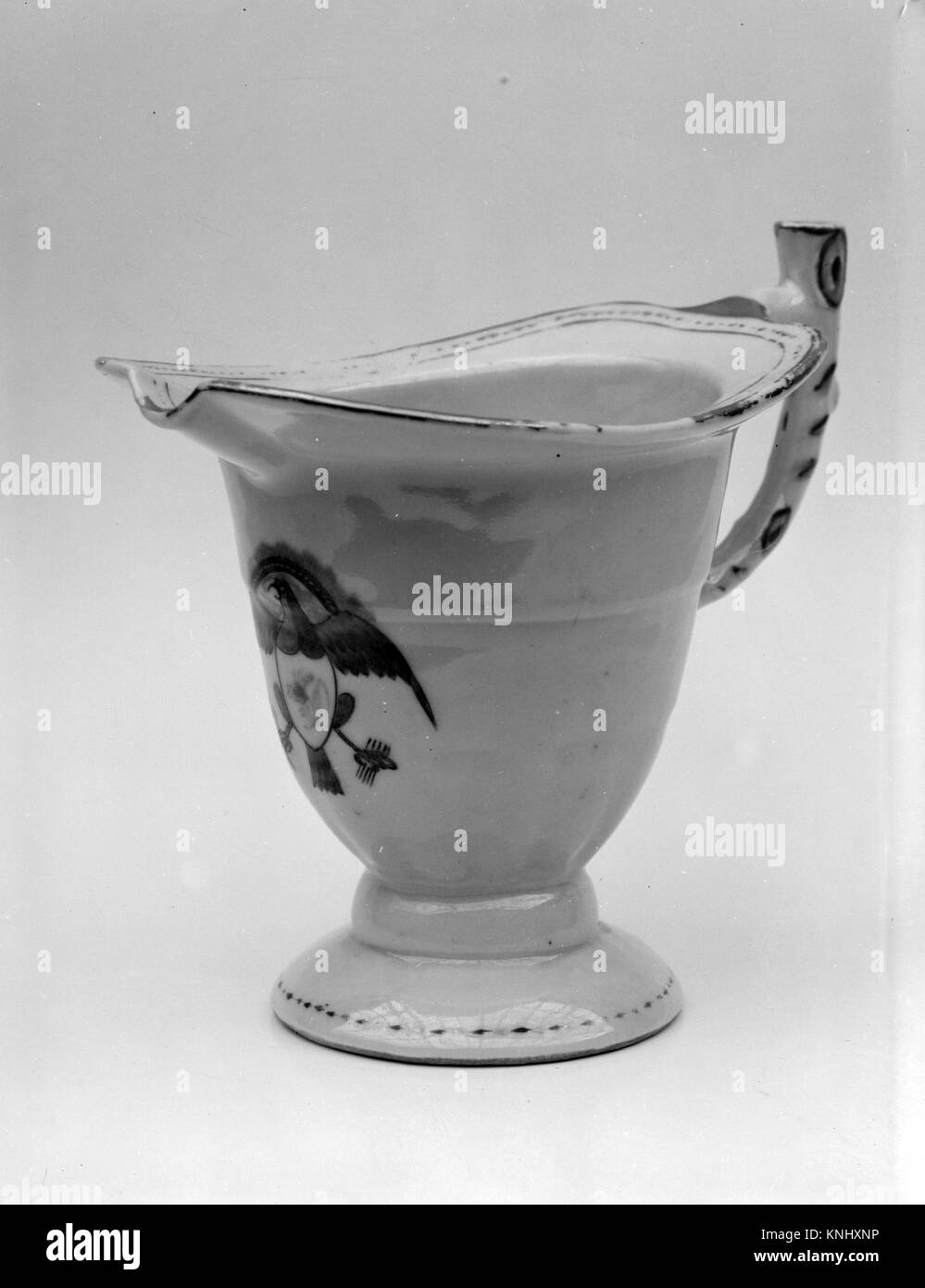 Traditional chinese ceramics Black and White Stock Photos & Images - Alamy