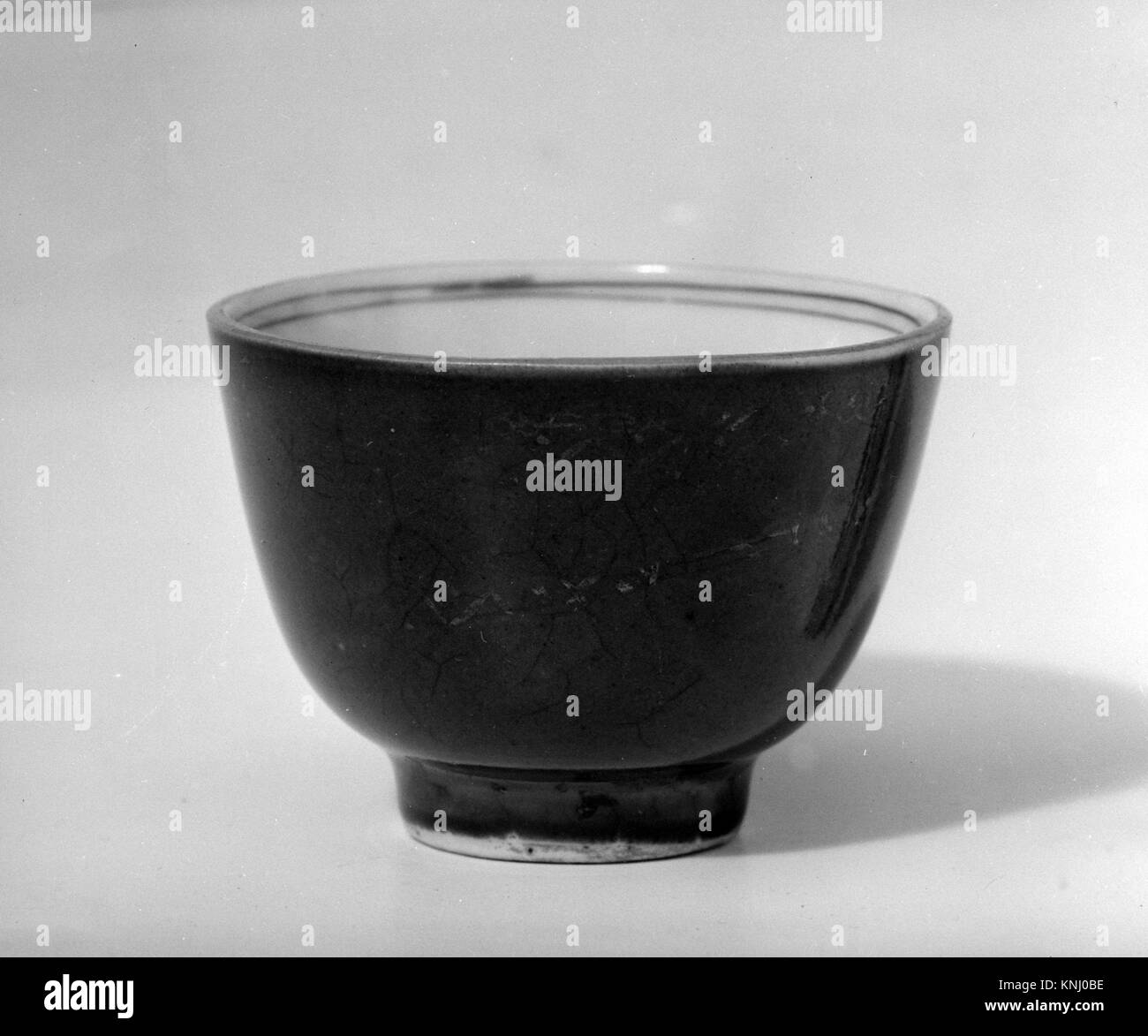 Traditional chinese ceramics Black and White Stock Photos & Images - Alamy