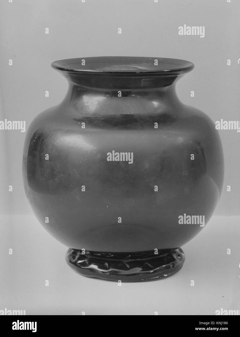 Bowl MET 117987 695 American, Bowl, 1830?50, Free-blown glass, H. 5 in. (12.7 cm); Diam. 3 1/2 in. (8.9 cm). The Metropolitan Museum of Art, New York. Rogers Fund, 1936 (39.56.3) Stock Photo