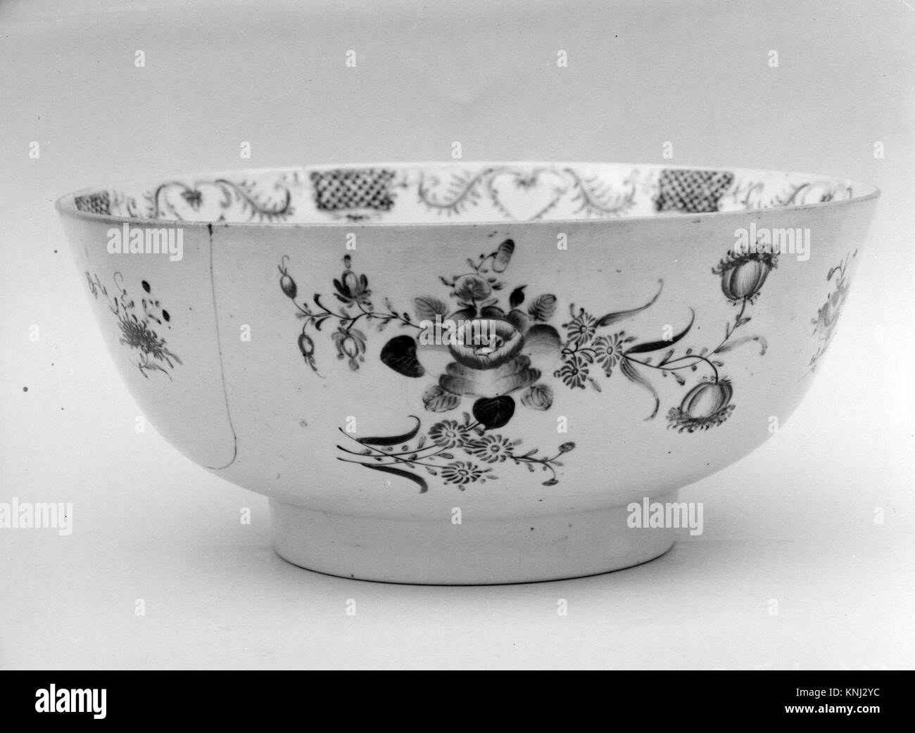 Vintage chinese porcelain Black and White Stock Photos & Images - Alamy