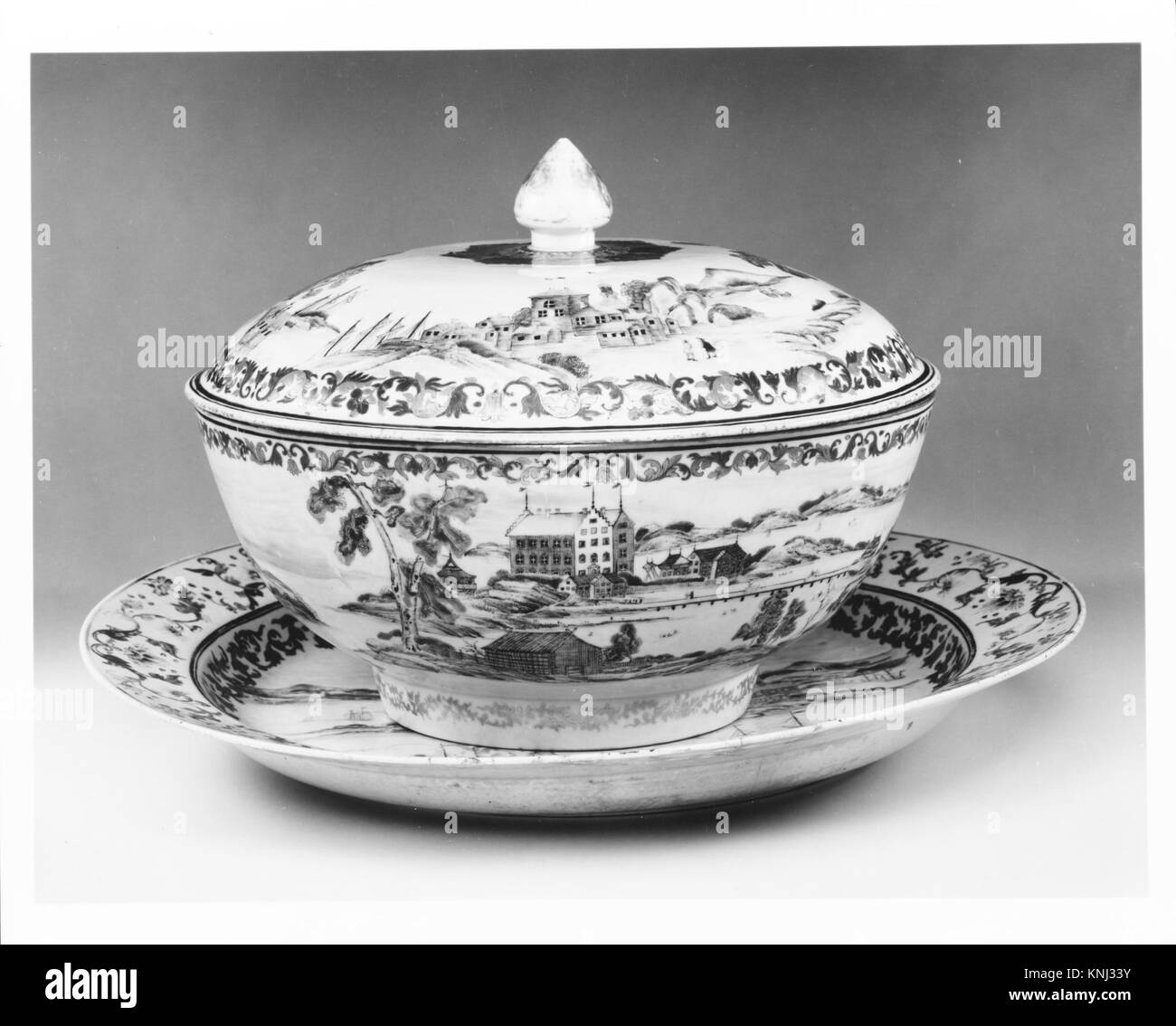 Covered Punch Bowl MET 218589 2441 Chinese, for Swedish market, Covered