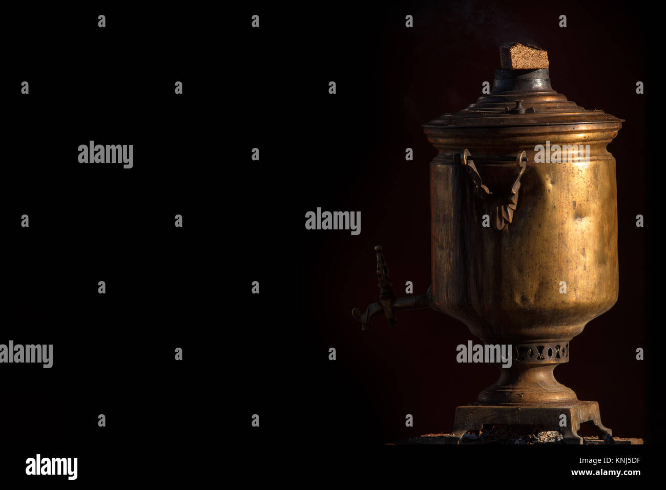 Traditional Russian samovar Stock Photo - Alamy
