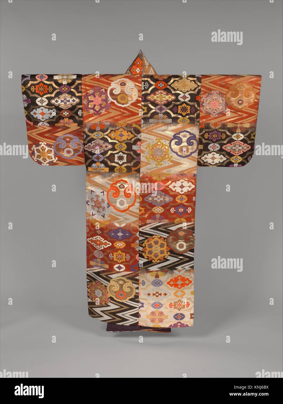 A Es E Ae Ae Ae Ae µae Azsae Noh Robe Atsuita With Cloud Shaped Stock Photo Alamy