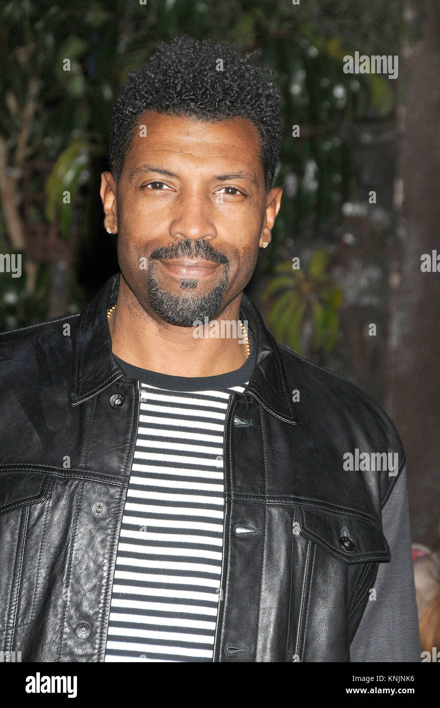 Deon cole hires stock photography and images Alamy