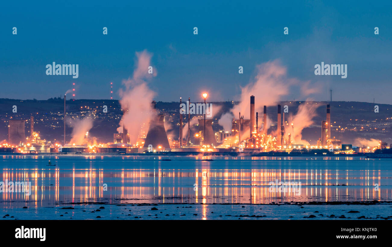 Grangemouth, Scotland, United Kingdom. 12th Dec, 2017. Night view of Grangemouth refinery in Scotland operated by INEOS. The global price of Brent crude increased today because of repairs to the Forties oil pipeline being carried out by INEOS. The pipeline supplies oil to the refinery. Credit: Iain Masterton/Alamy Live News Stock Photo