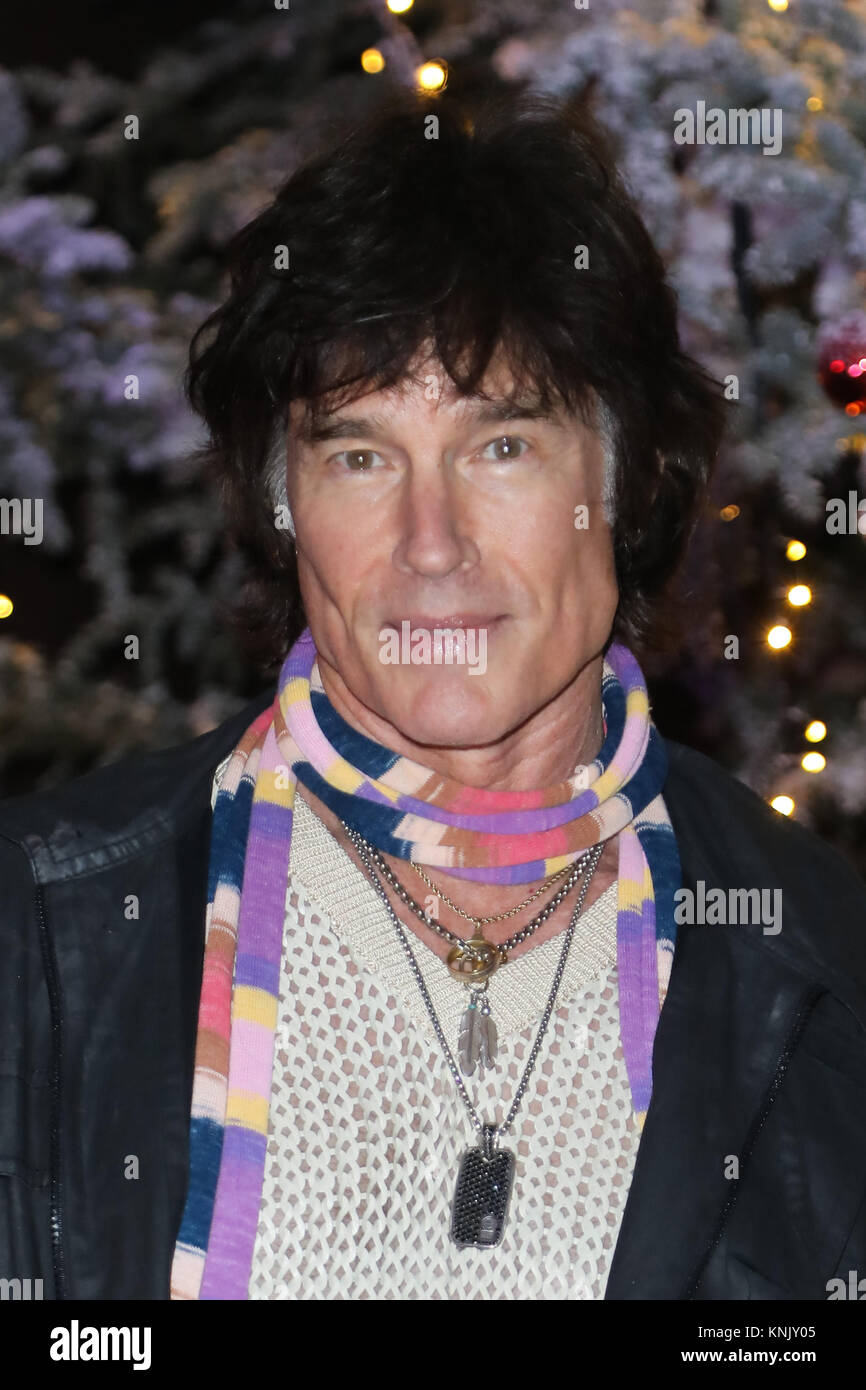 Ronn moss hi-res stock photography and images - Alamy