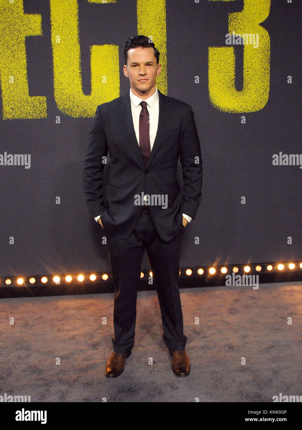 Hollywood, USA. 12th Dec, 2017. Actor Mark Hapka attends the premiere