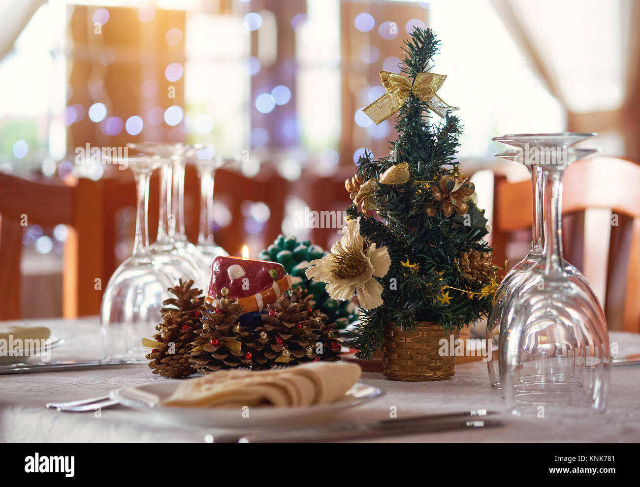 Table Setting With Christmas Decorations In A Restaurant Stock Photo Alamy