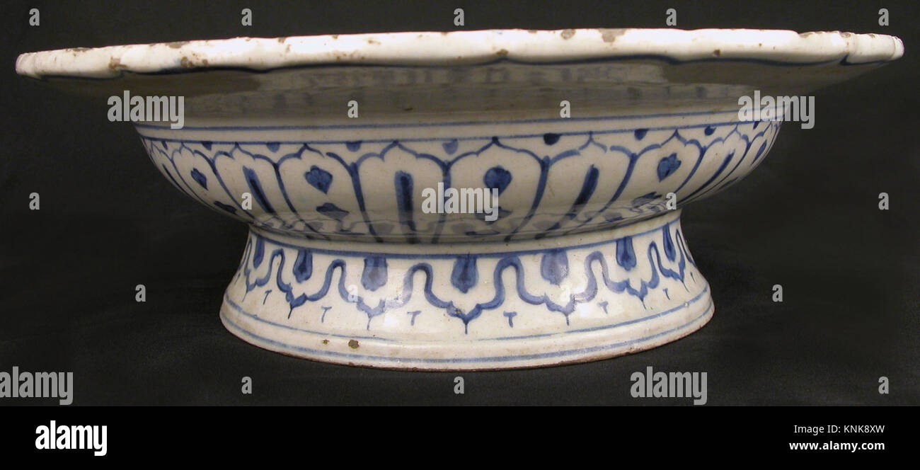 Earthenware Footed Bowl with Lotuses, first half 16th century, Made in
