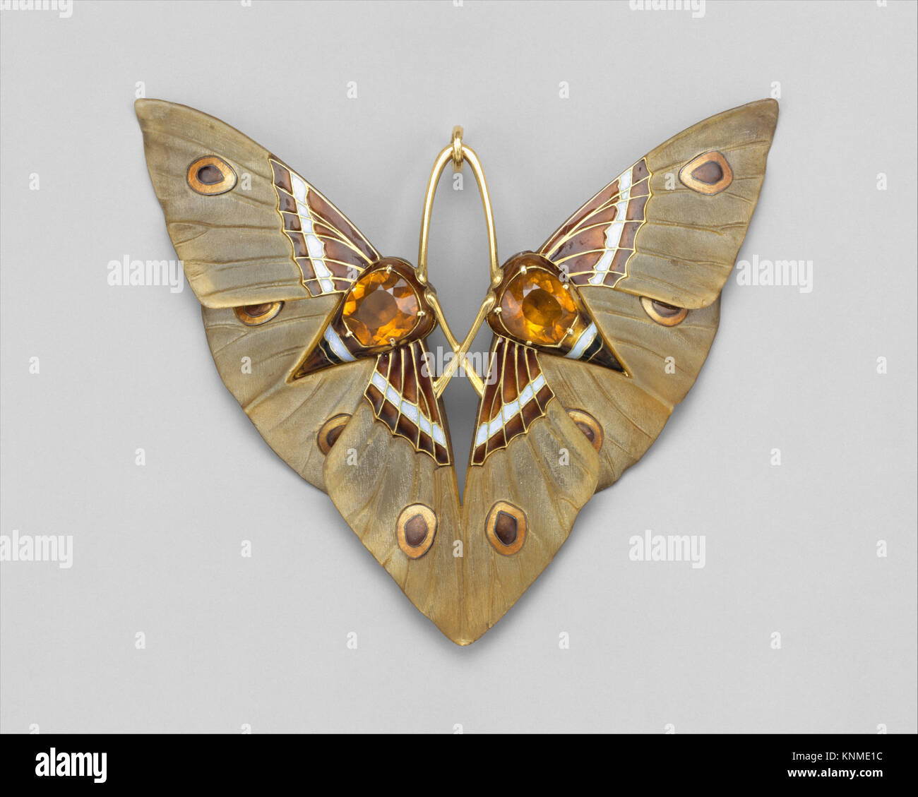 'Moth' Pendant, Designer: Lucien Gaillard (French, Paris 1861–1942 Paris), ca. 1900, Medium: Pendant: Gold, champlevé enamel, citrines, carved horn; Box: cardboard, silk Stock Photo
