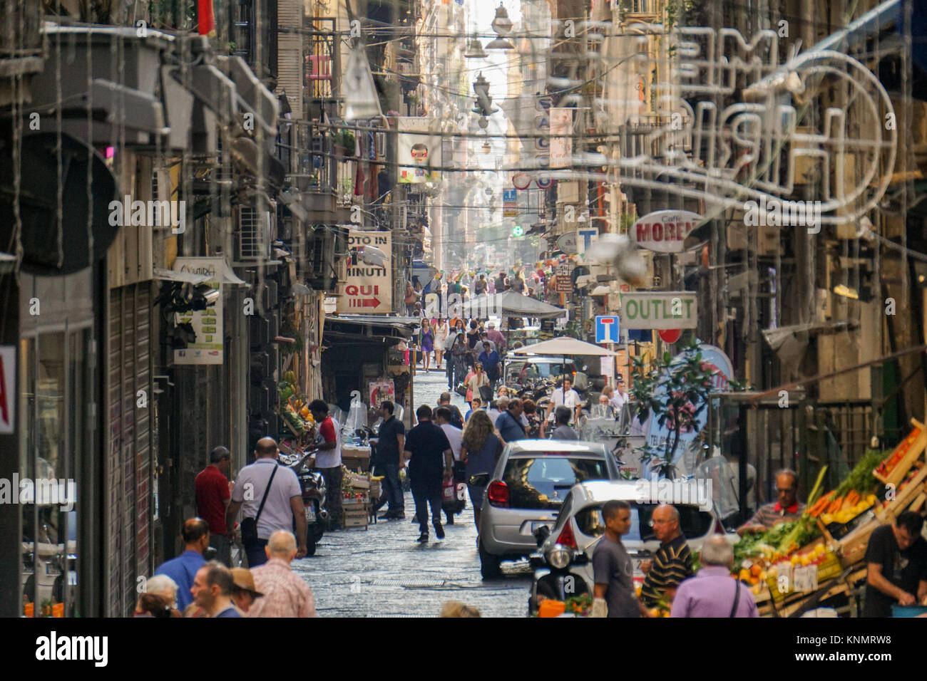 Spaccanapoli, cuore del centro storico di Napoli, patrimonio dell'UNESCO Stock Photo
