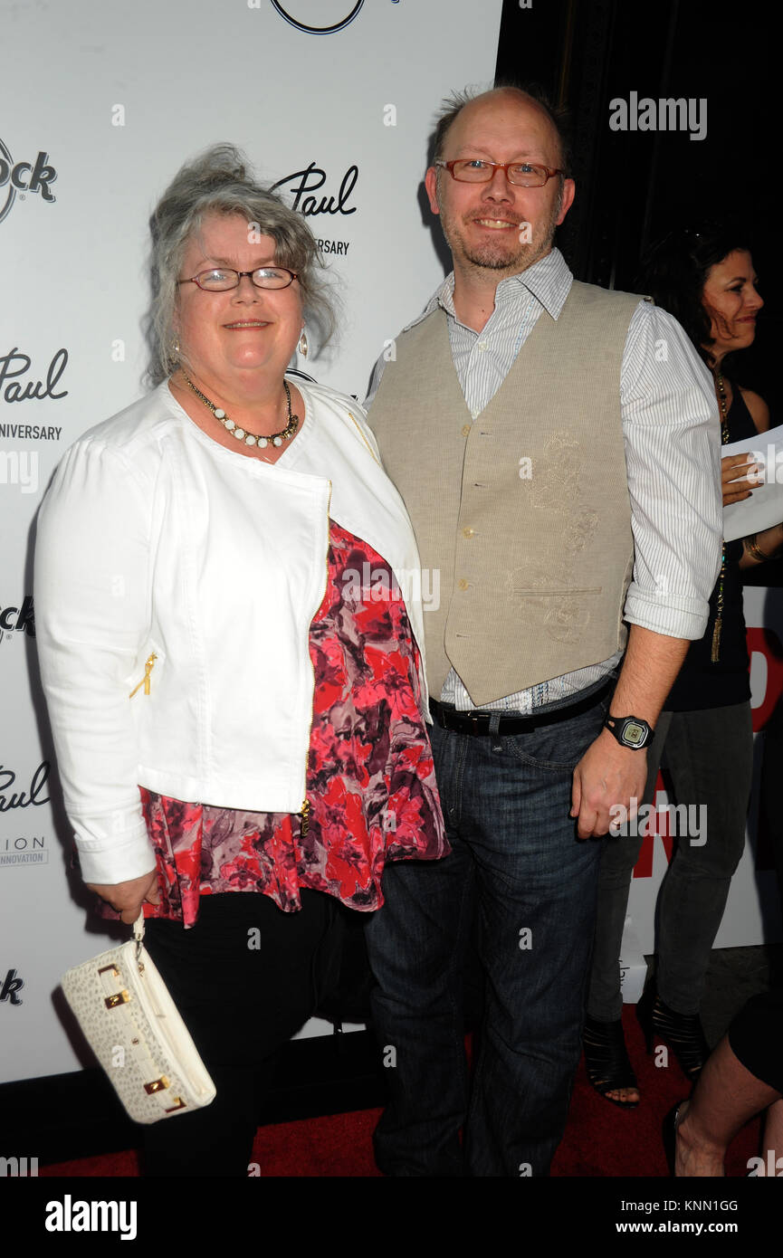 NEW YORK, NY JUNE 09 Elaine Johnson, Brad Johnson attends the Les