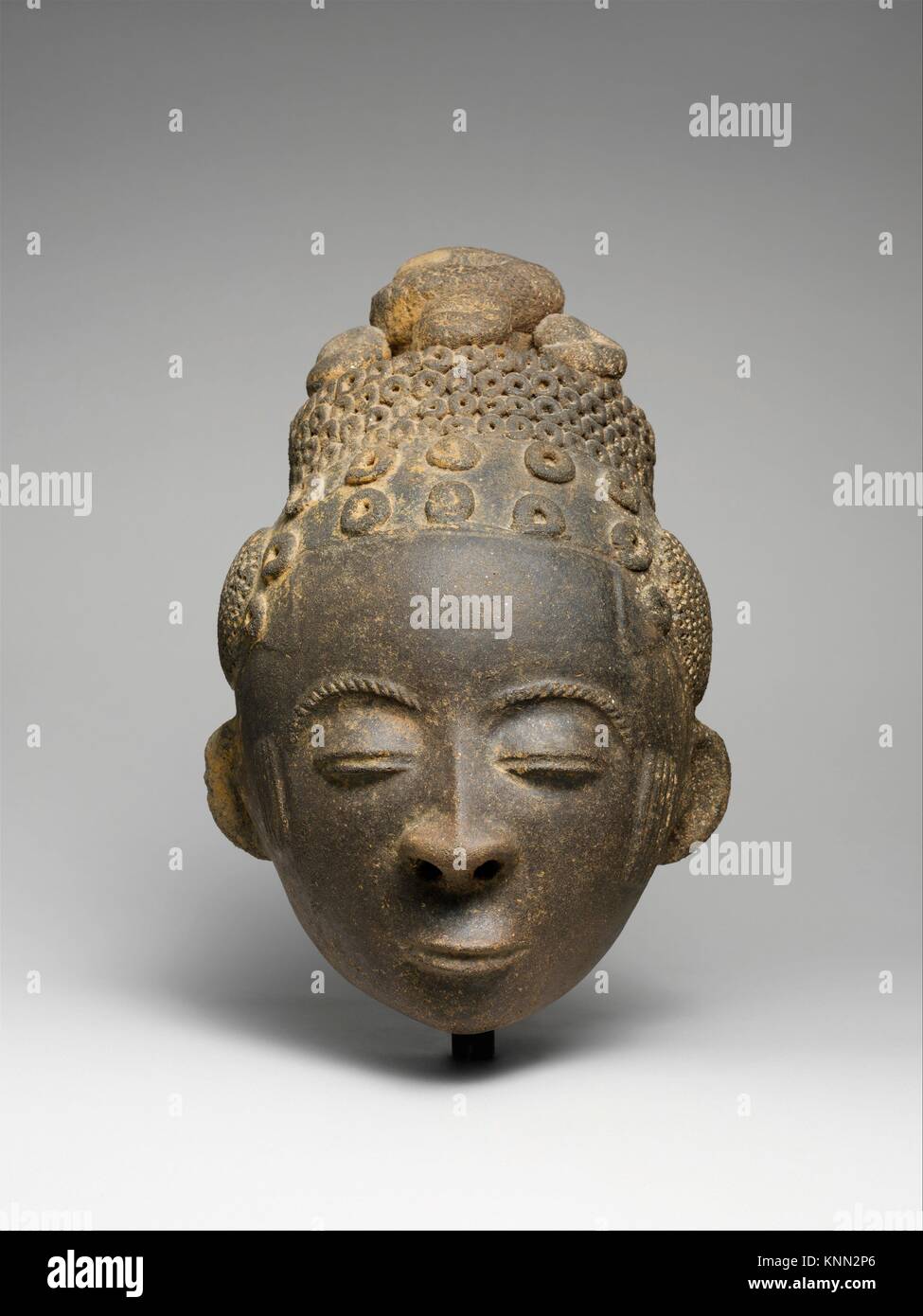 Memorial Head (Nsodie). Date: ca. 1800; Geography: Ghana, Twifo-Heman traditional area; Culture: Akan peoples; Medium: Terracotta; Dimensions: H. 8 Stock Photo