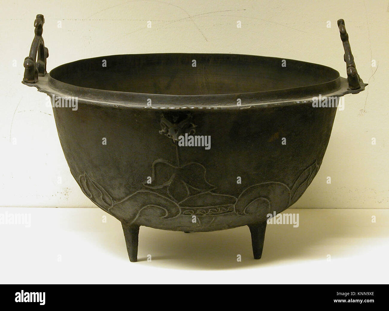 Cauldron MET sf57-51-15 451396 Stock Photo - Alamy