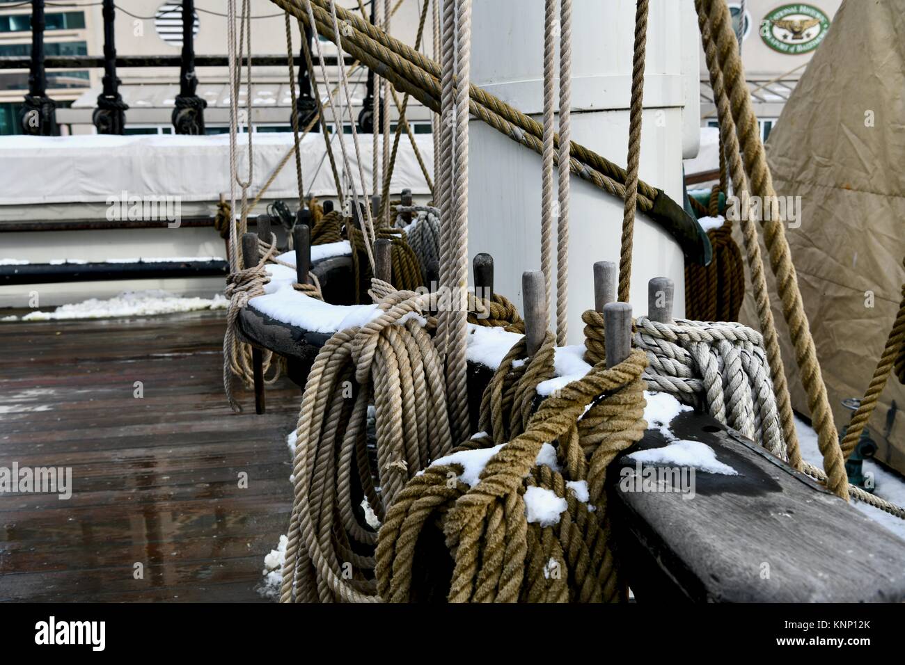 Large ship rope hi-res stock photography and images - Alamy