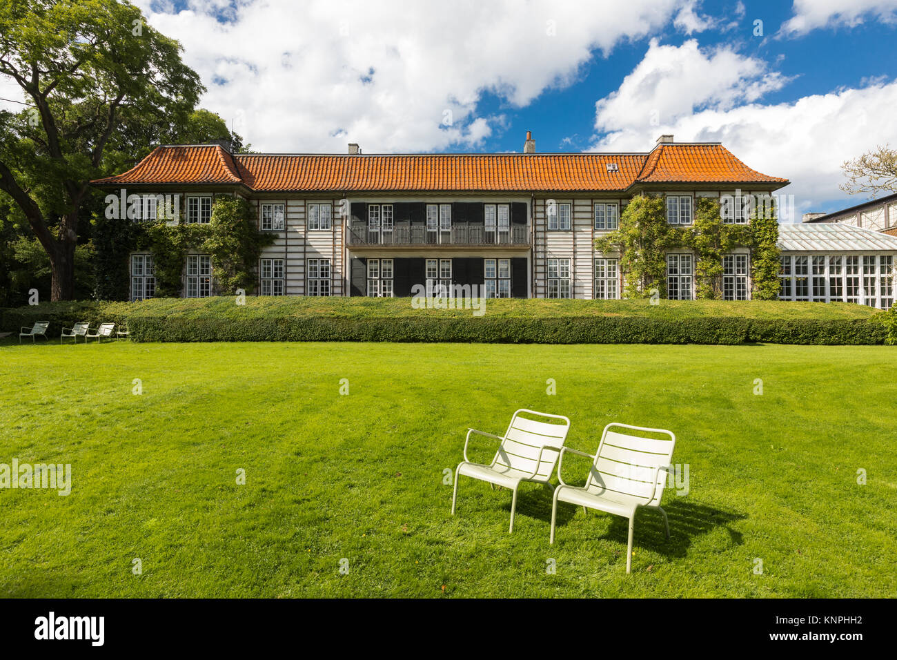 Villa garden two chairs hi-res stock photography and images - Alamy