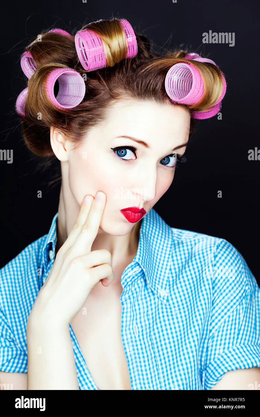 Junge Frau mit Lockenwicklern, Pin-Up - young woman with hair roller Stock Photo