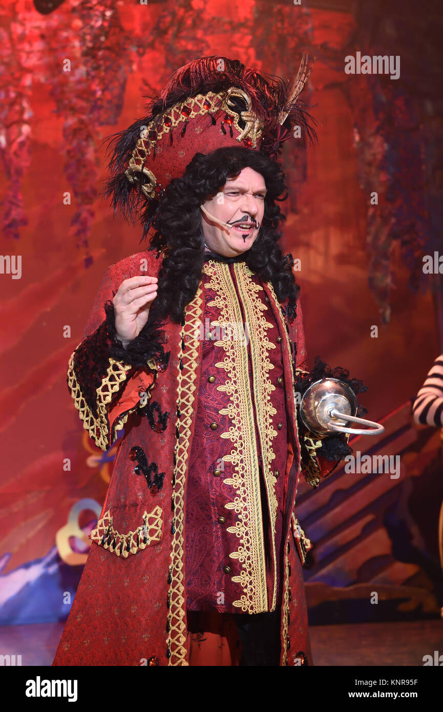 Adam Woodyatt or Ian Beale from EastEnders as Captain Hook in the Swindon production of the Pantomime Peter Pan Stock Photo