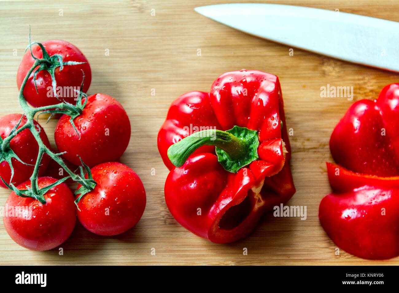 Red bell peppers board hi-res stock photography and images - Alamy