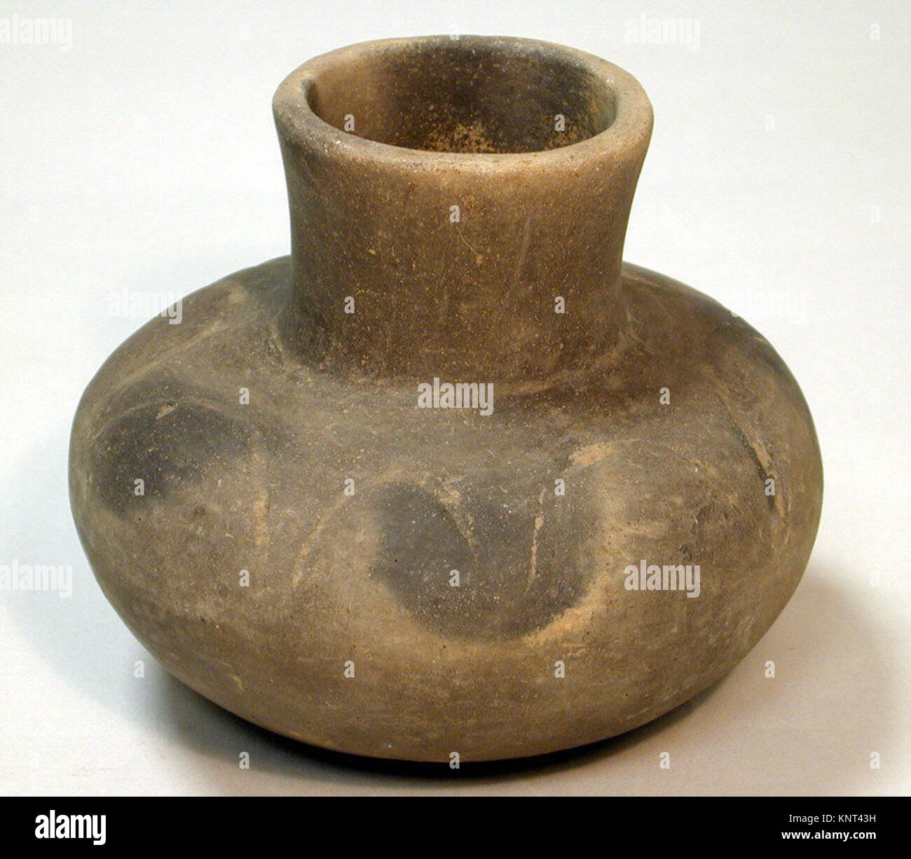An ancient bottle in the MET collection, showing historical design and ...