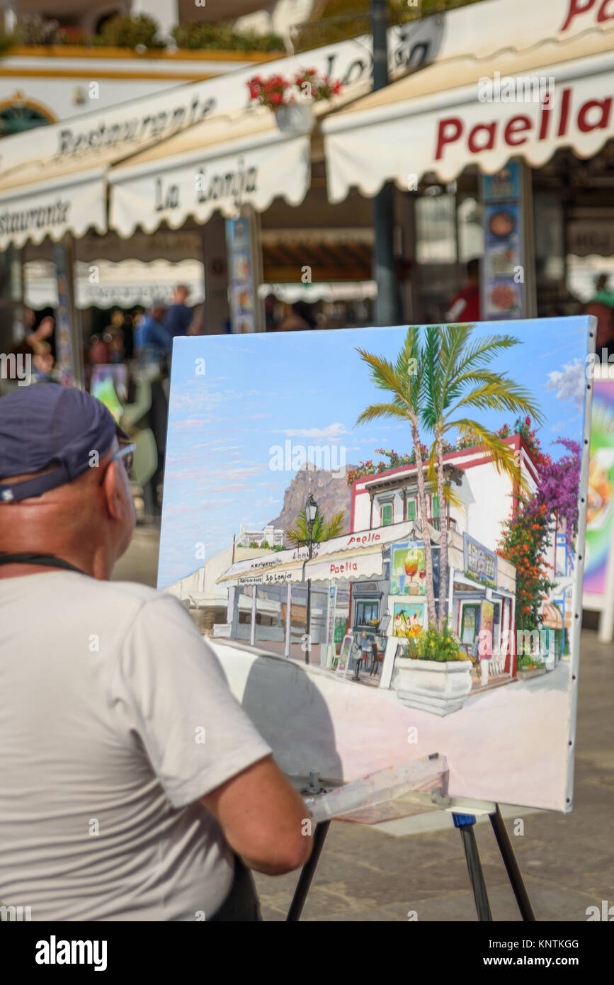 A man painting a picture of a restaurant in Puerto De Mogan Stock Photo