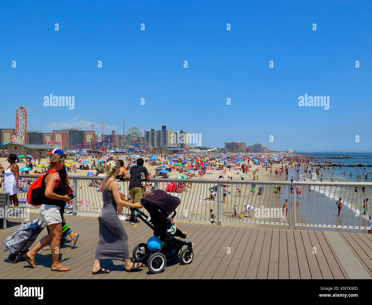 Pier beach at coney island hi-res stock photography and images - Alamy