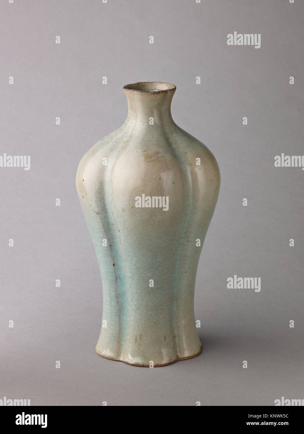 Quatrefoil vase, Jun ware. Artist Chinese , Qing Dynasty; Date