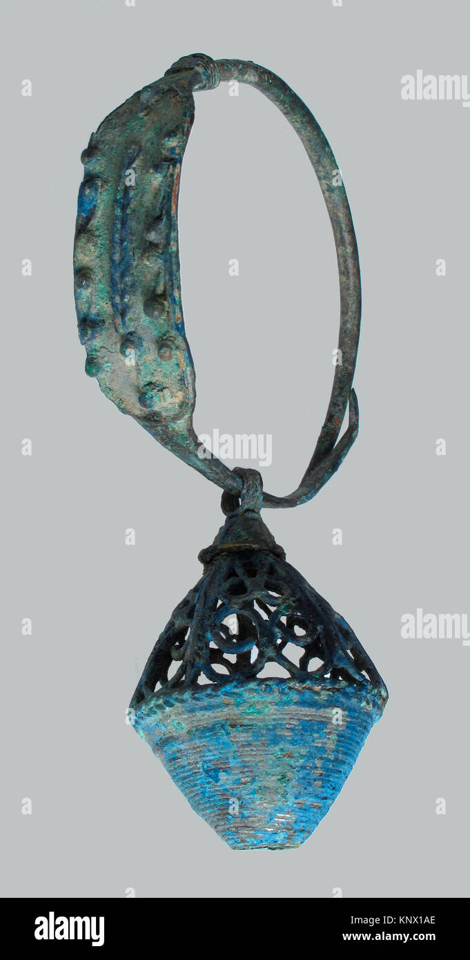https://c8.alamy.com/comp/KNX1AE/earring-date-8th-9th-century-culture-avar-medium-copper-alloy-sheet-KNX1AE.jpg