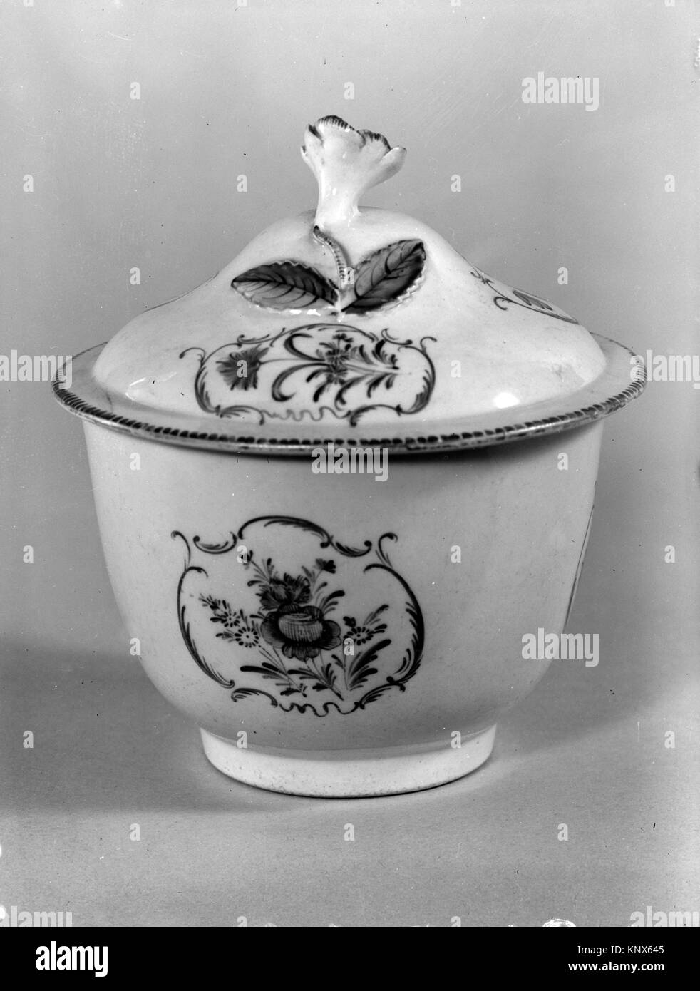 Sugar bowl with cover. Factory Worcester; Date ca. 177080; Culture