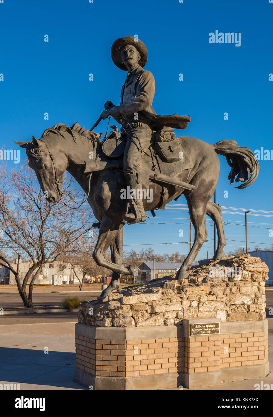 Pat Garrett statue by sculptor Robert Summers of old west sheriff famous for shooting outlaw Billy the Kid.  Statue located in Roswell, New Mexico. Stock Photo