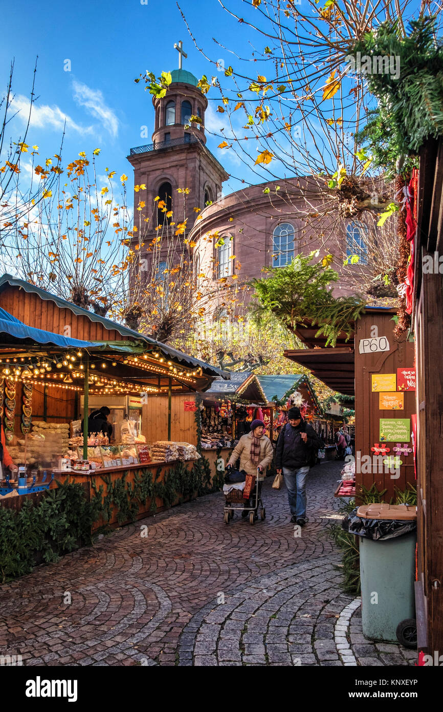 Germany, Frankfurt am Main,Traditional German Christmas market with stalls selling gifts and food outside Paulskirche, St. Paul’s Church on Paulsplatz Stock Photo