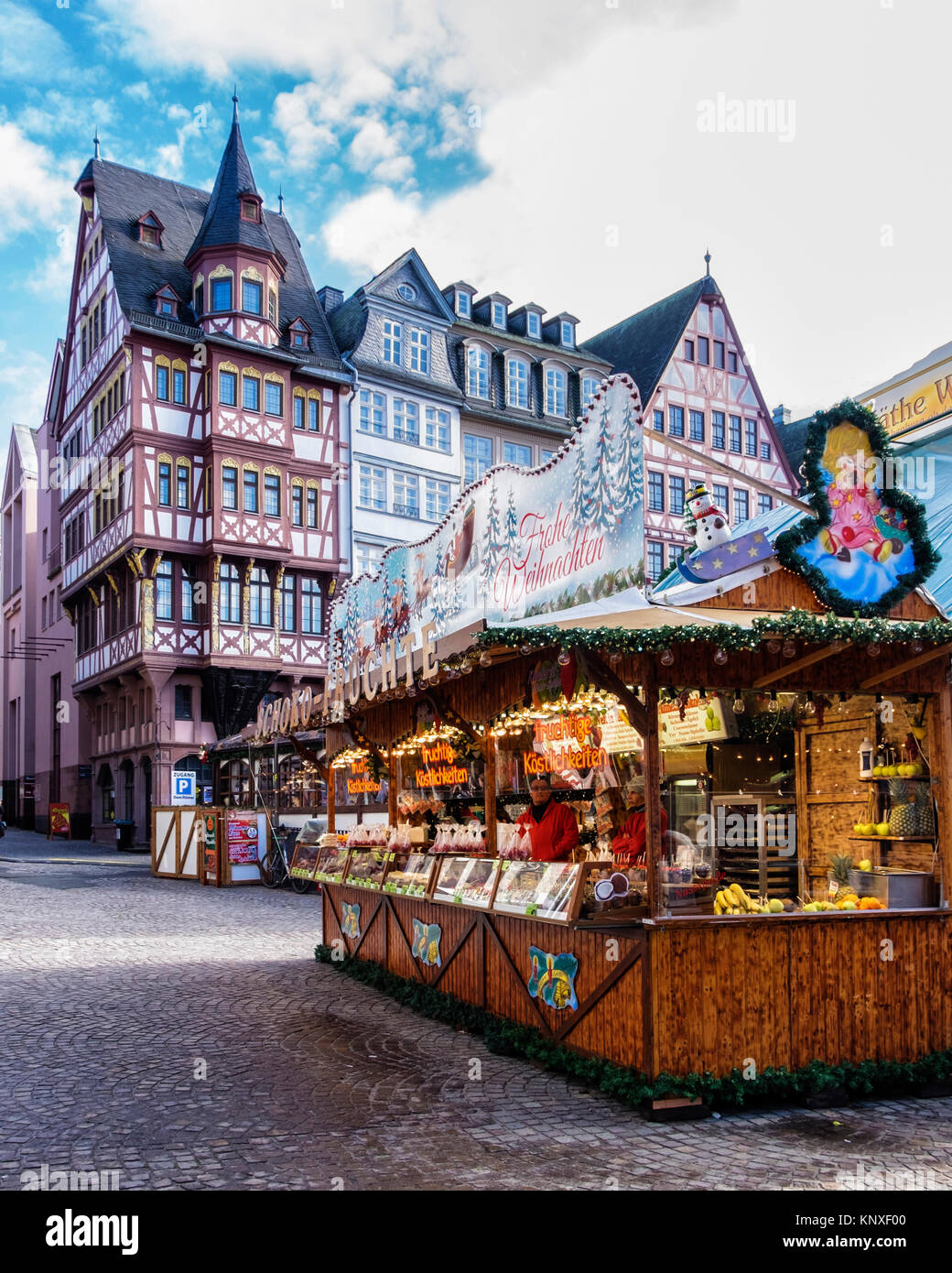 Frankfurt,Germany. Traditional German Market stalls on Römerberg with ...