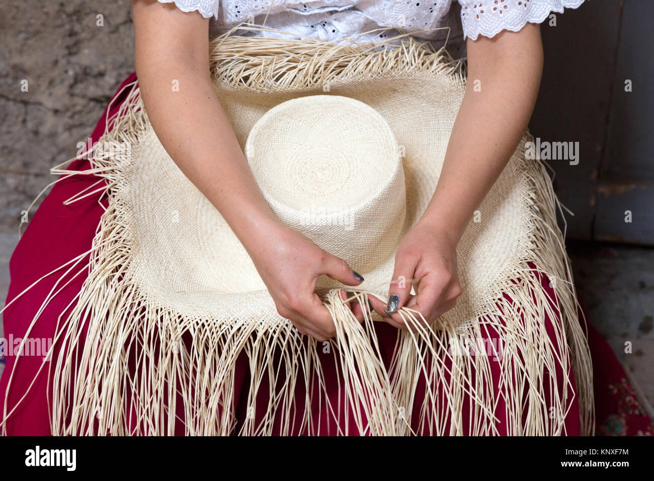 Weaving a panama hat the traditional way, close up; Homero Ortega