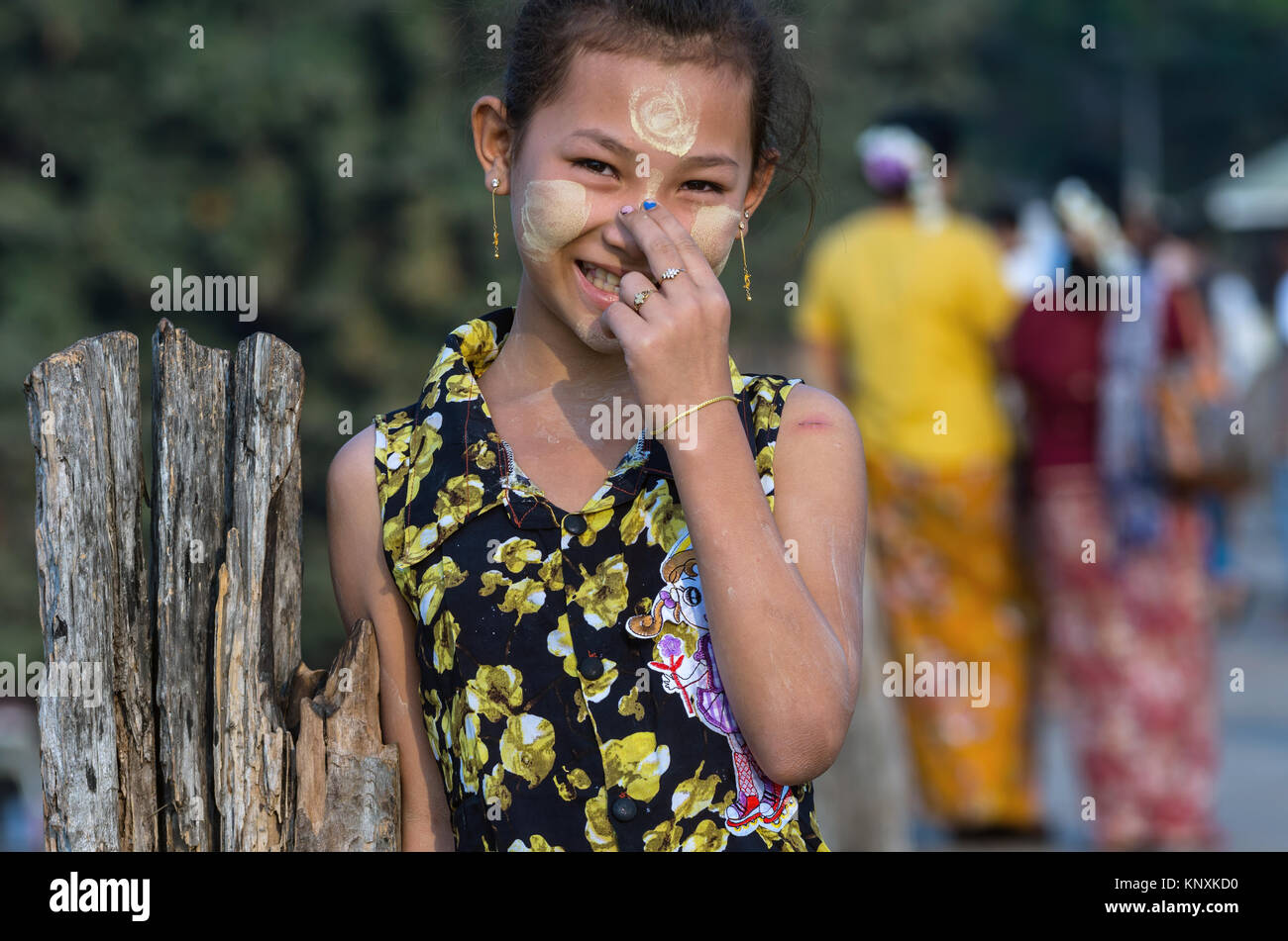 MANDALAY, MYANMAR - MARCH 13 : Unidentified Burmese girl smiling at the ubein bridge on March 13, 2016 in Mandalay, Myanmar. The U-Bein bridge is the  Stock Photo