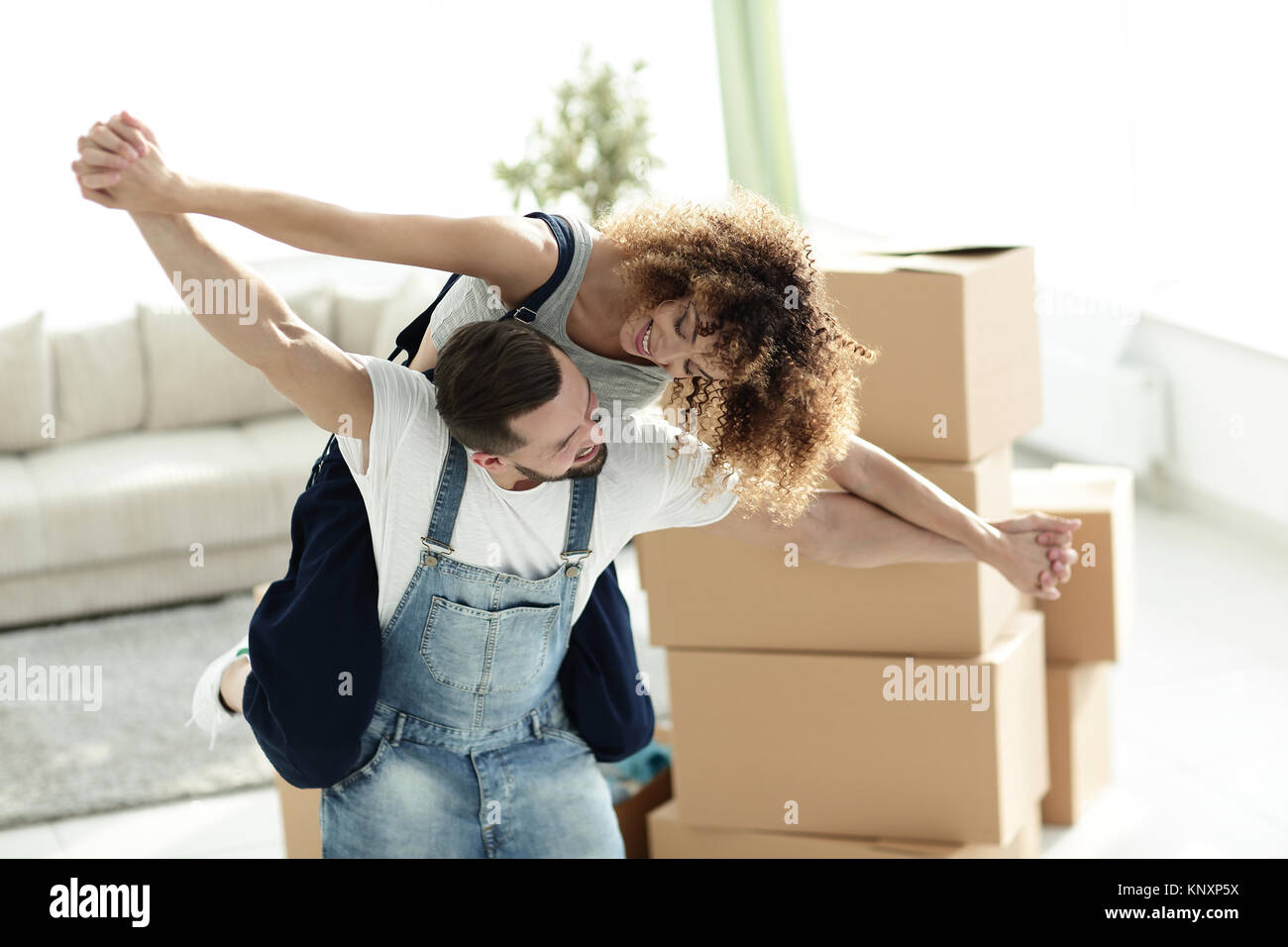 Happy married couple in a new house Stock Photo - Alamy