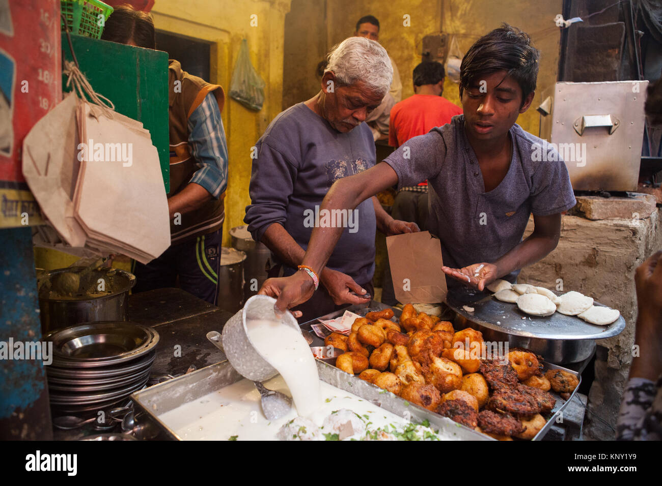 Food hotel serving idlis and dahl vada in the old city of Varanasi Stock Photo
