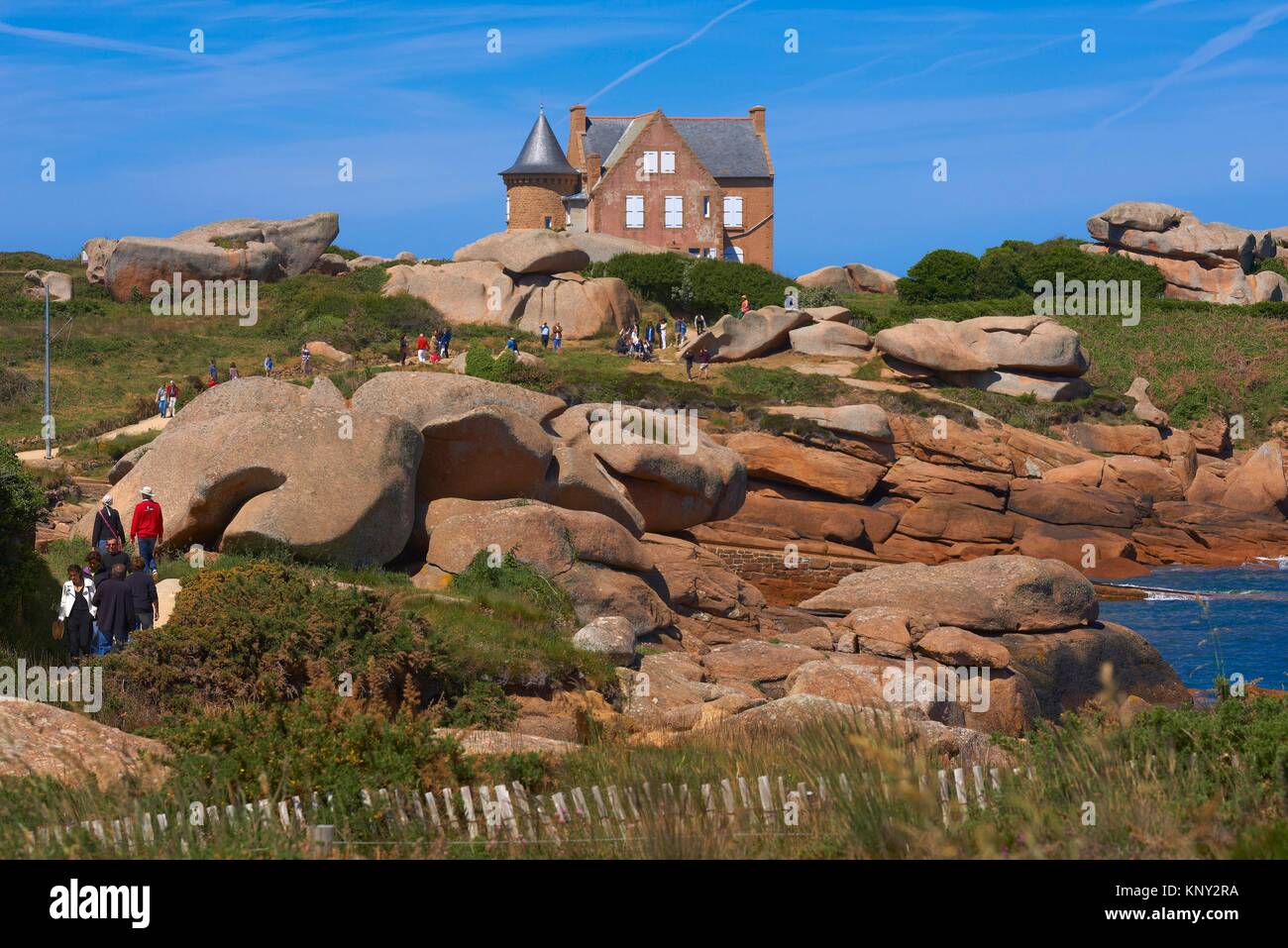 Tregastel, Rock formations, Pink granite coast, Cote de Granit Rose, Cotes  d´Armor, Côtes-d´Armor, Perros-Guirec Comune , Lannion District, Bretagne  Stock Photo - Alamy
