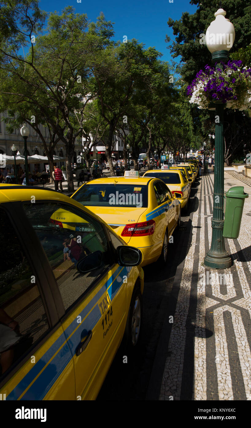 Green taxis hi-res stock photography and images - Alamy