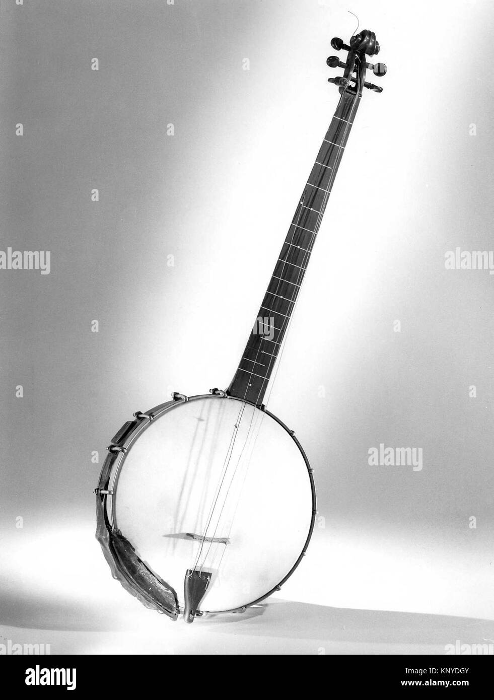 Duplicate record of MET 206246 banjo, a string instrument with circular ...