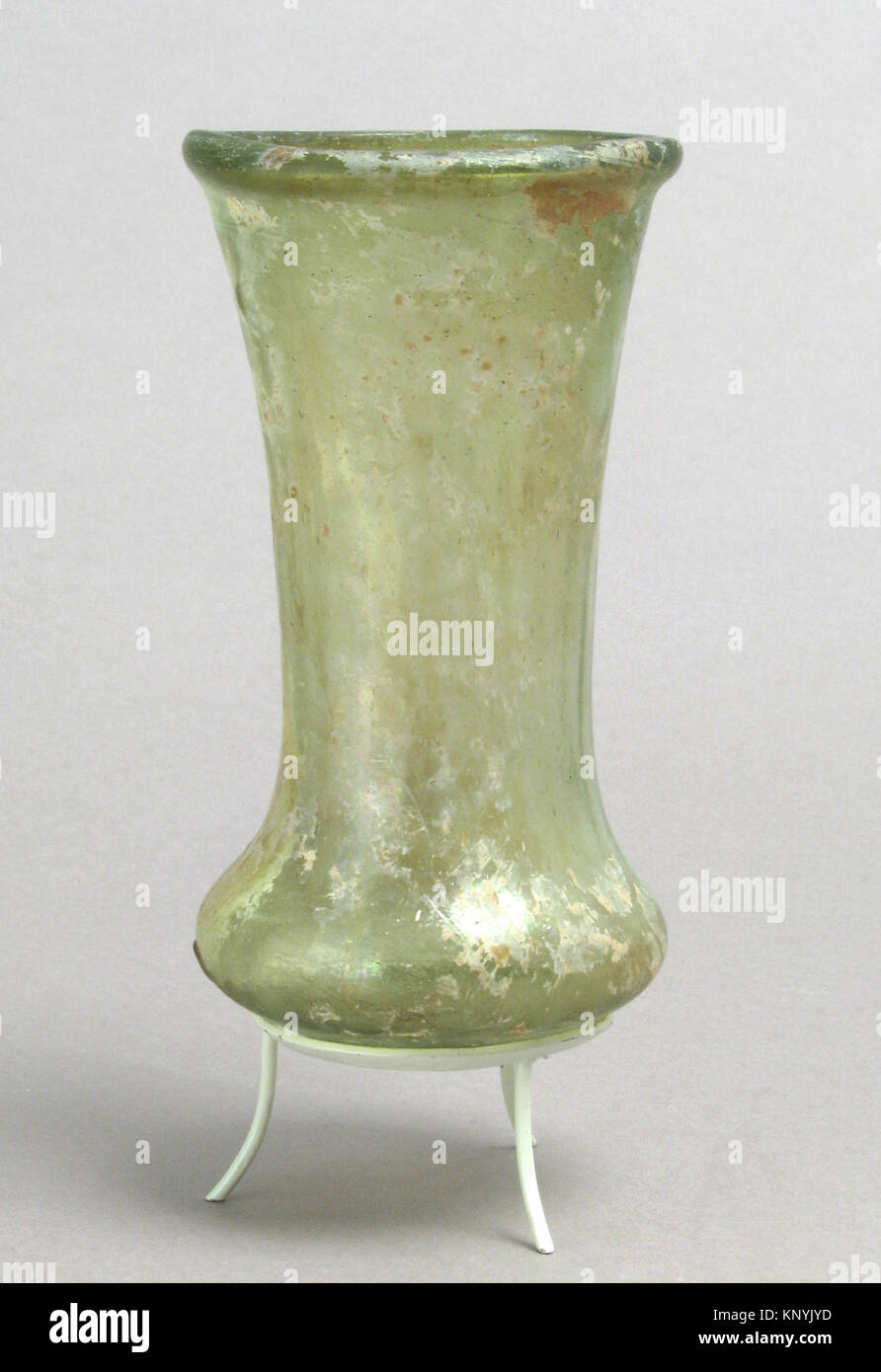 Bell Beaker MET sf17-193-342s1 465680 Frankish, Bell Beaker, 6th?7th century, Glass, Overall: 4 15/16 x 2 5/8 in. (12.5 x 6.7 cm). The Metropolitan Museum of Art, New York. Gift of J. Pierpont Morgan, 1917 (17.193.342) Stock Photo