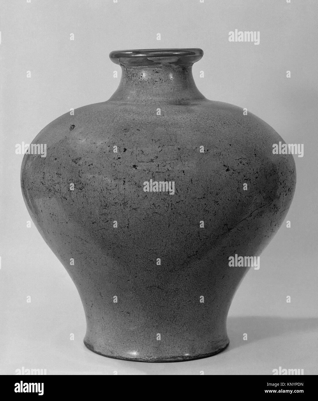 Ming vase Black and White Stock Photos & Images Alamy