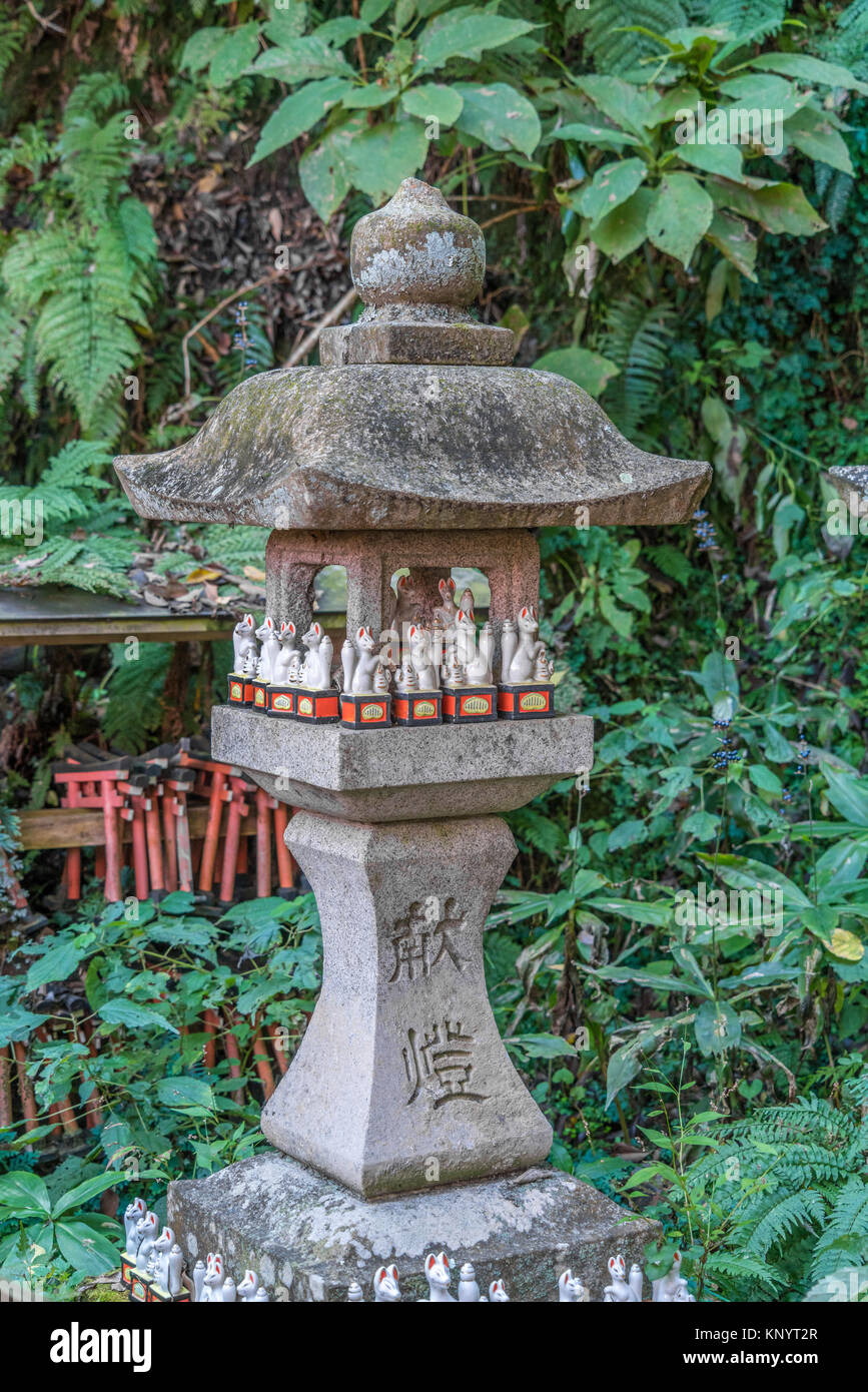 Sasuke Inari jinja Shinto Shrine, founded by Minamoto Yoritomo located near the Zeniarai Benzaiten Ugafuku Shrine, Kamakura, Japan Stock Photo