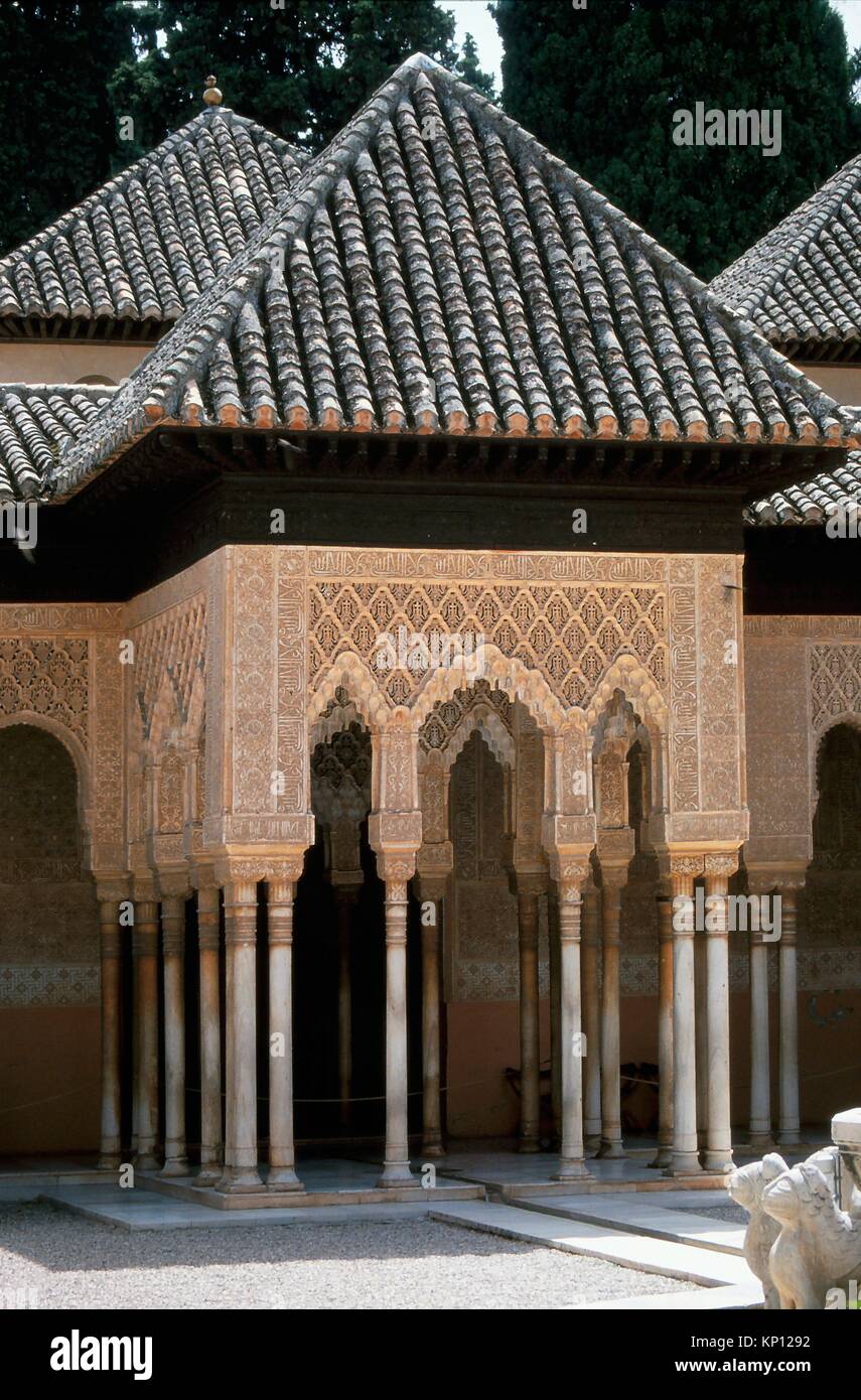 https://c8.alamy.com/comp/KP1292/granada-spain-temple-of-the-patio-of-the-lions-of-the-alhambra-of-KP1292.jpg
