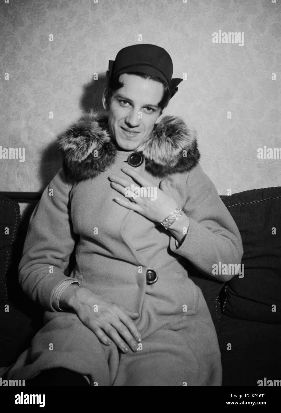 1937 Man in drag and Clack Gable lookalike amateur dramatics photoshoot Stock Photo