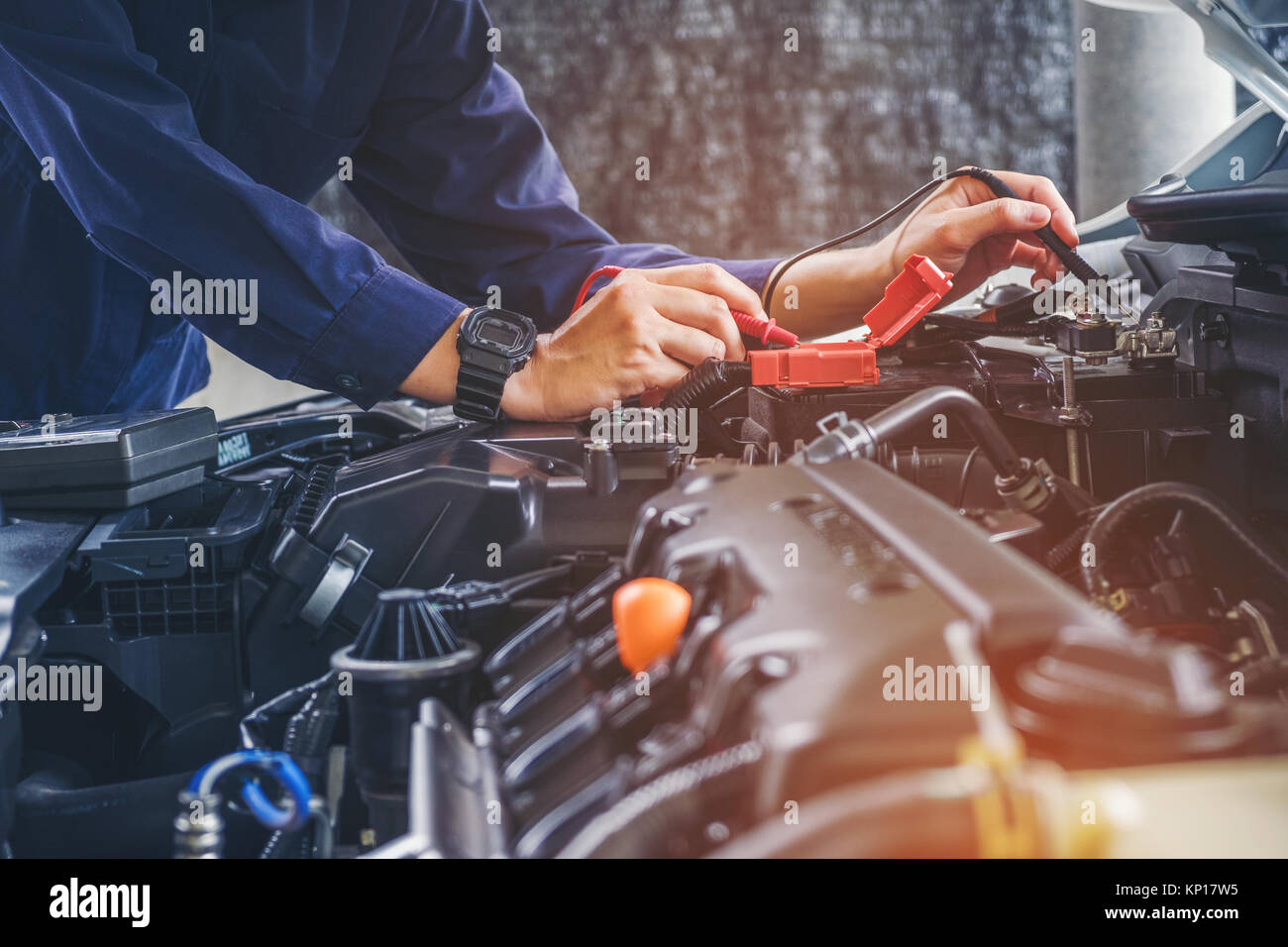 Black mechanic working on car hi-res stock photography and images - Alamy