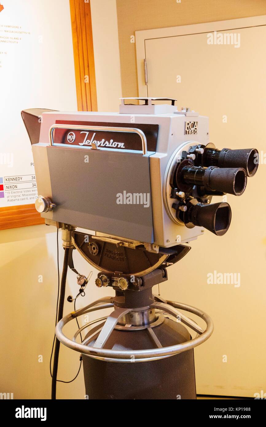 Vintage tv camera hi-res stock photography and images - Alamy