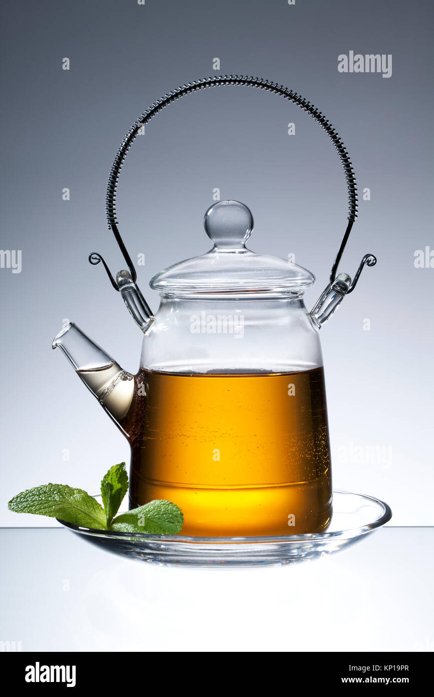 Glass pitcher with Lipton's 'cold brew' family size teabags making tea in  cold water. USA Stock Photo - Alamy