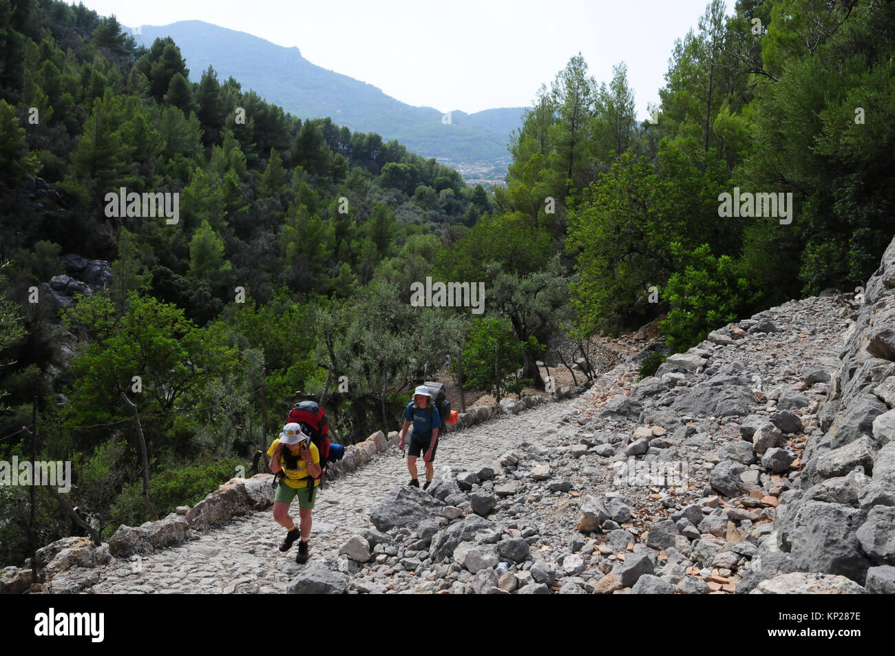 Two walkers climbing into the Tramuntana mountains in Mallorca on the GR221  Ruta de Pedra en Sec long distance path. This is the Barranc de Biniaraix  Stock Photo - Alamy