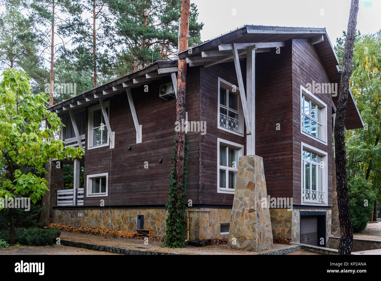 modern cottage house Stock Photo - Alamy